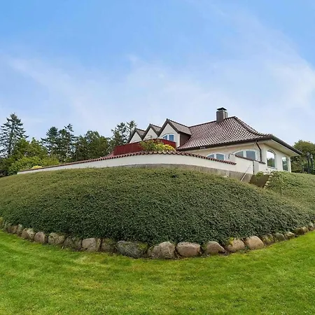 With Pool And Panoramic View Of The Sea 別荘 Asperup