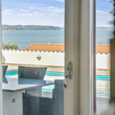 With Pool And Panoramic View Of The Sea Semesterbostad